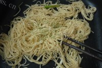 美味的核桃素炒面做法图解3)