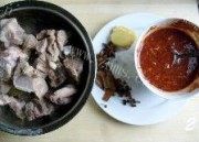 美味的腐乳排骨鹌鹑蛋做法图解1)