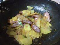 家常菜辣白菜炒土豆片