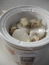 猪脚萝卜汤做法图解4)
