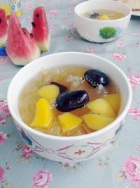 美容黄桃银耳汤做法图解8)