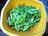 口感好的芹菜炒肉丝做法图解6)