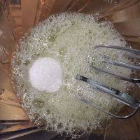美味的8寸萨瓦林戚风做法图解7)