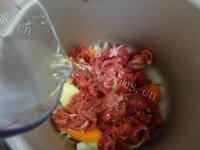 味道不错的牛肉炖土豆做法图解5)