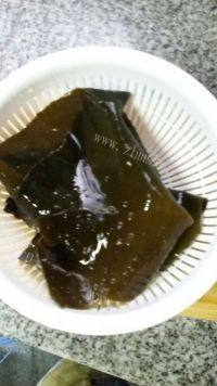 好吃不腻的海带炒肉丝做法图解1)