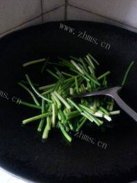 外婆做的腊肠炒蒜苔做法图解5)