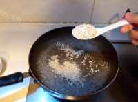 美味的鸡蛋燕麦粥做法图解2)