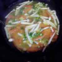美味的番茄白玉菇汤的做法图解六