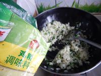 质嫩爽口的韭菜炒饭做法图解9)