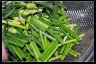 菜花炒肉片做法图解5)