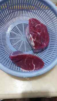 美味的五香酱牛肉做法图解4)