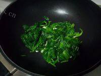 香飘的素炒菠菜做法图解7)