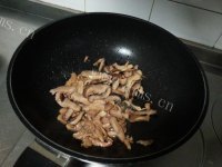家常菜香菇炒肉做法图解4)
