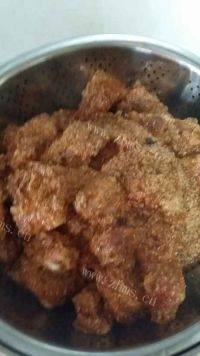 川式粉蒸排骨做法图解5)