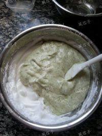 自制抹茶戚风做法图解11)
