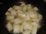 美味的咸肉冬瓜汤做法图解4)