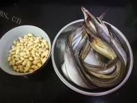 海鳗鱼干炖黄豆的做法图解一
