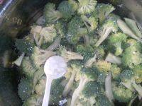 诱人的番茄西兰花做法图解2)