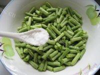 开胃的腌酸豆角做法图解3)
