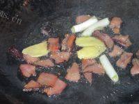 家常菜土豆片炒腊肉做法图解4)