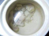 营养的猪蹄黄豆汤做法图解3)