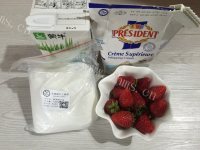甜甜的草莓奶昔做法图解1)