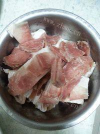 自制芹菜炒肉做法图解3)