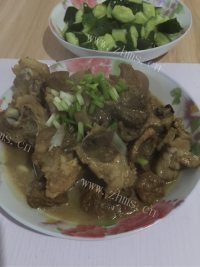 美味的红烧猪肘