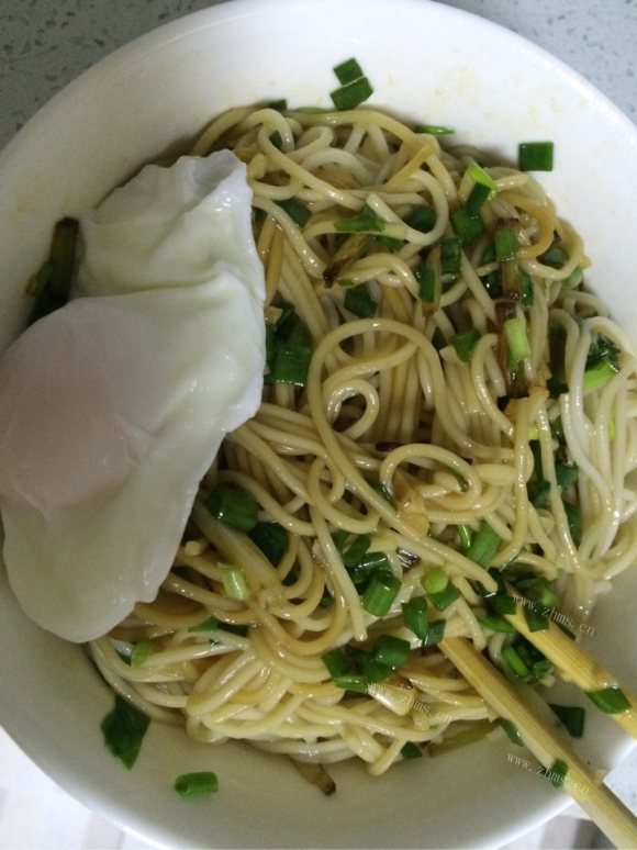 回味无穷的葱油拌面