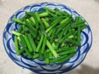 家常菜蒜薹炒肉丝做法图解3)