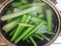 美味的芹菜肉包子做法图解2)