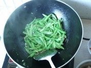四季豆炒肉丝做法图解5)
