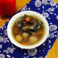 美味的炖乌鸡汤