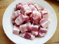 家常菜春笋红烧肉做法图解3)