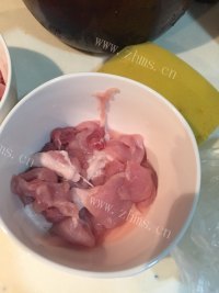 香气浓郁的杏鲍菇炒肉片做法图解2)