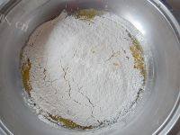自制八寸戚风蛋糕做法图解5)