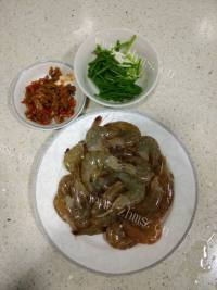 好吃香辣豆豇炒明虾做法图解1)