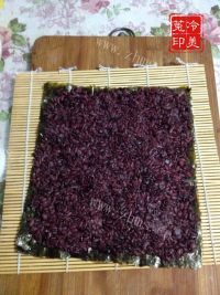 黑米寿司做法图解5)
