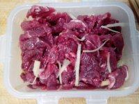 家常菜萝卜炒牛肉做法图解1)