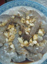 美味的蒜沫蒸虾做法图解3)
