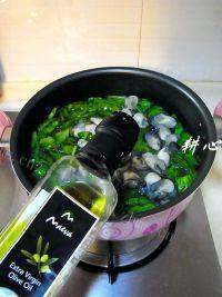 美味的蚝仔茼萵汤做法图解7)