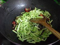 健康美食之蒜薹炒肉做法图解5)