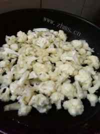 美味的花菜炒肉做法图解5)