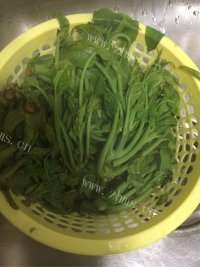 简单的凉拌香椿做法图解2)