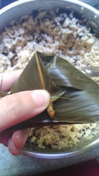八宝辣酱粽子做法图解11)