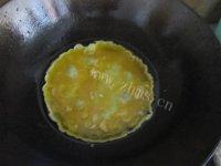 家常香肠炒鸡蛋做法图解3)