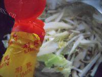 家常菜豆皮炒白菜做法图解4)