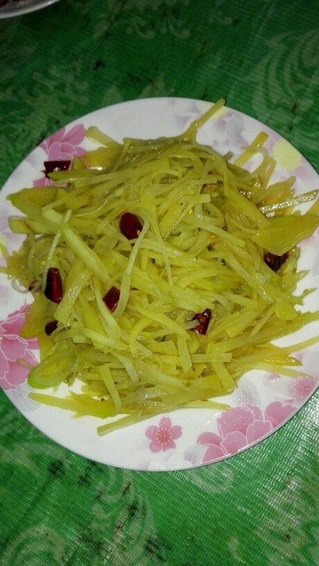 香气浓郁的酸辣土豆丝