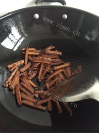 家常菜韭菜炒豆干做法图解5)