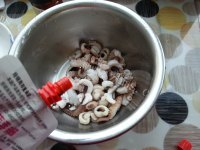 美味的凉拌八爪鱼做法图解4)
